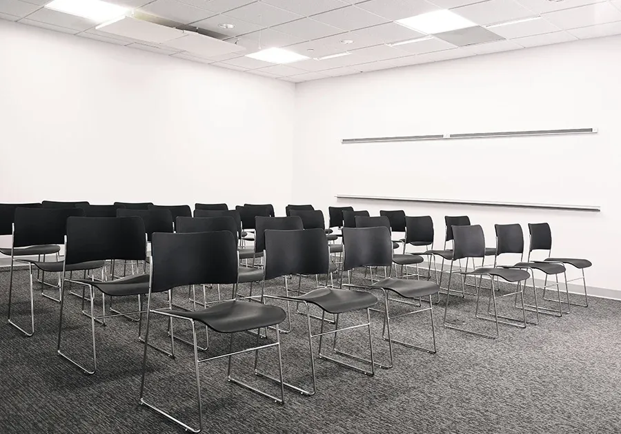 Skyline Suite discussion room with rows of classroom seating